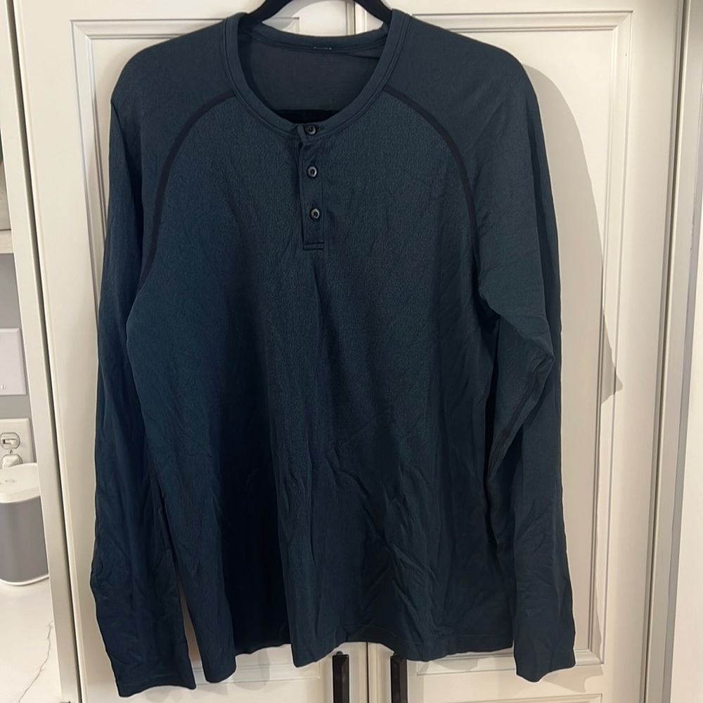 Barely worn Lulu lemon long sleeve size Large!